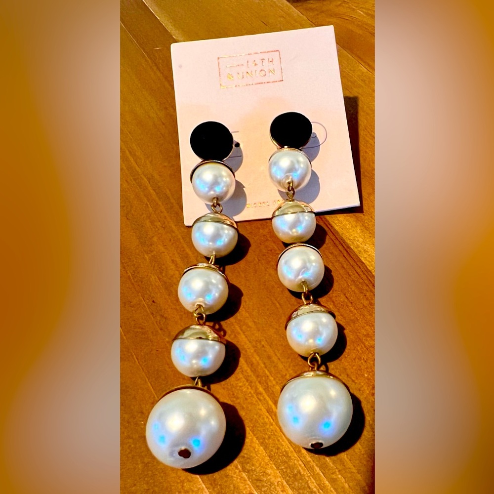 14th & Union - Black and Pearl Dangle Earrings